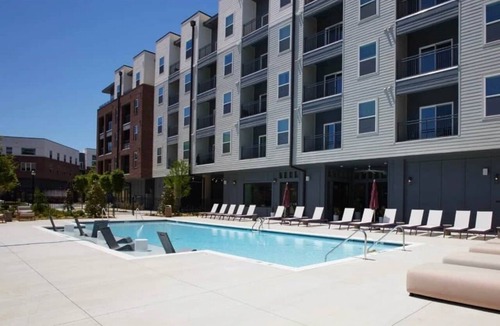 East Side Apartment | Midtown Stay Near Everything