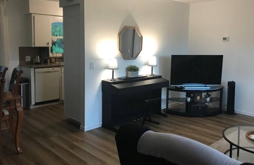 Warm Mineral Springs House | Mineral Springs Getaway