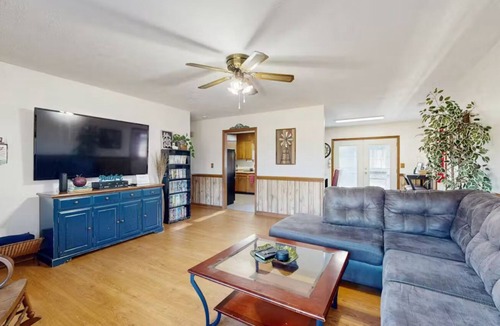 Hendersonville House | Mini Farm Stay with Animals - Near Asheville
