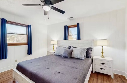 Hendersonville House | Mini Farm Stay with Animals - Near Asheville