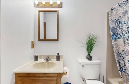 Hendersonville House | Mini Farm Stay with Animals - Near Asheville