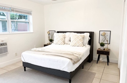 Riverside Park Apartment | Minimalist Mod apt7 * 2 Mls to beach, FLL, Cruises
