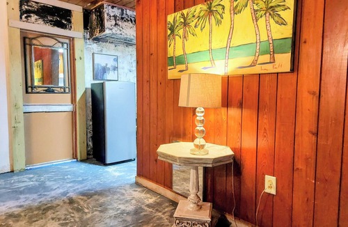 Tropic Apartment | Minimalist private studio @ Eau Gallie Downtown, spacious in size of 650 sqft.