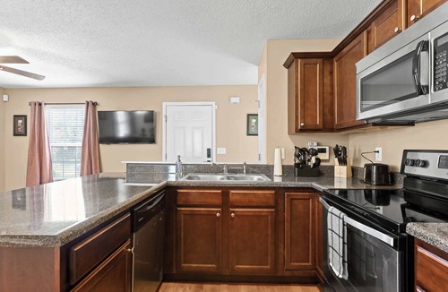 Missionary Ridge House | Mins to Downtown! Deck & Firepit - Elmwood Retreat