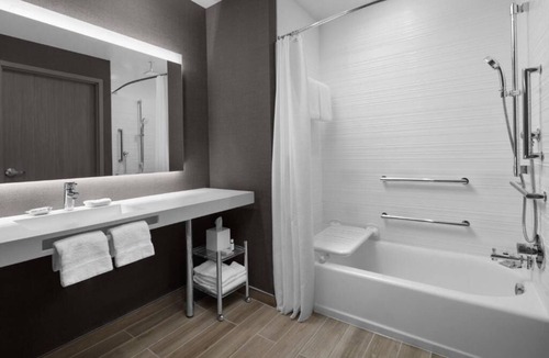 Ludlam Hotel | Minutes away from Downtown Dadeland! With Pool Access and Free Parking!