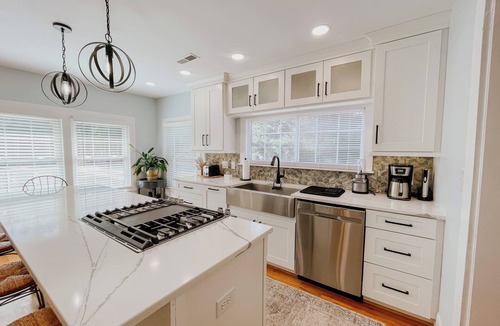 Central House | Minutes from downtown Clemson and boat landings on Kewoee and Hartwell