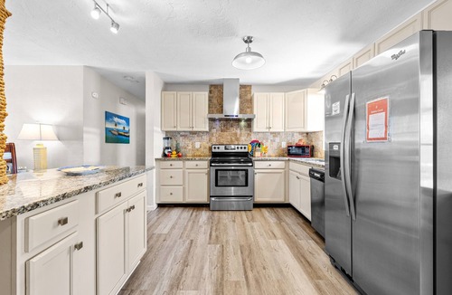 Walsingham House | Minutes to Clearwater Beach, Indian Rocks Beach- Sleeps 10 w/Firepit & BBQ!