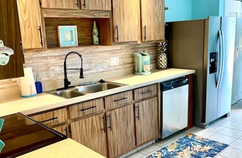 Caloosahatchee House | Minutes to Downtown Cape Coral and Walk to Jaycee Park