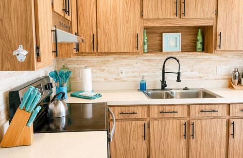 Caloosahatchee House | Minutes to Downtown Cape Coral and Walk to Jaycee Park
