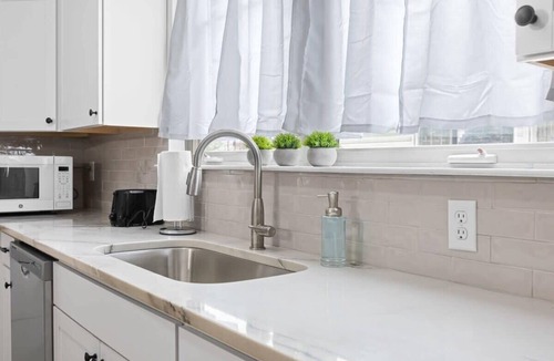 Chattanooga House | Minutes to Downtown, Park & Zoo! Trendy at Hoyt