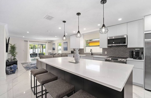 Naples Park House | Minutes to the beach!