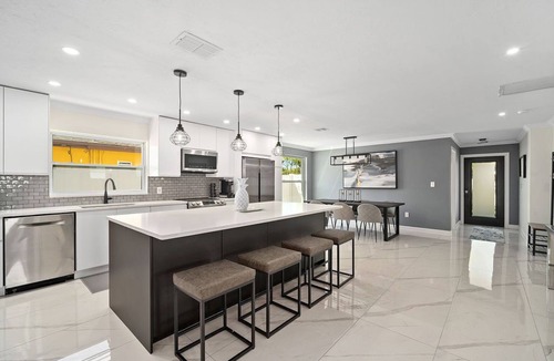 Naples Park House | Minutes to the beach!