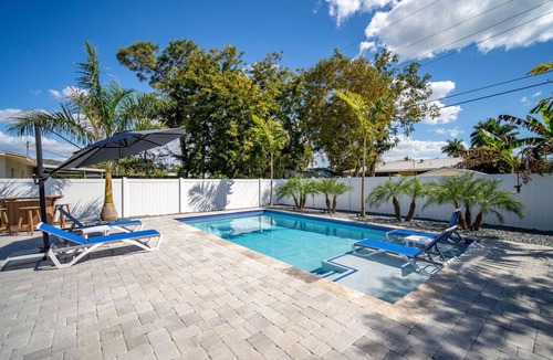 Naples Park House | Minutes to the beach!