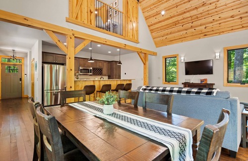 Spruce Pine Cabin | Minutes to the Blue Ridge Pkwy + firepit & wood