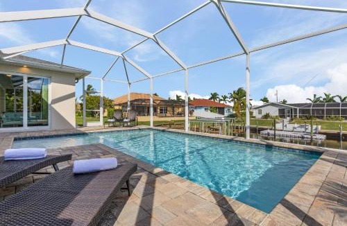 Caloosahatchee House | Minutes to the River!, Dock and Pool - Villa Gold Coast - Roelens Vacations