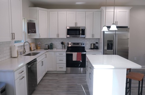 Ponderosa - Wingate House | Minutes to Uptown & Airport Modern 4BR Home in Charlotte