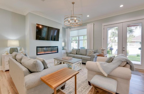 Avalon Beach Estates House | Miramar Beach Getaway with Pool Access and Fireplace!
