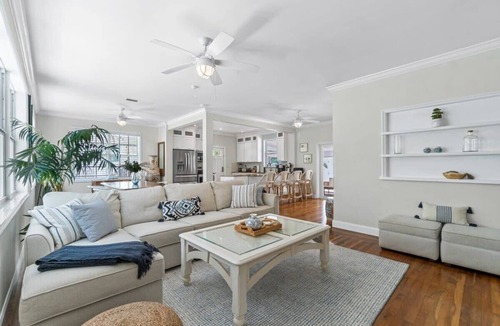 Northwood Shores House | Miramar Villa by Rove Travel | Heated Pool, Beach