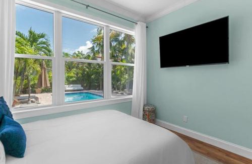 Northwood Shores House | Miramar Villa by Rove Travel - Heated Pool, Beach