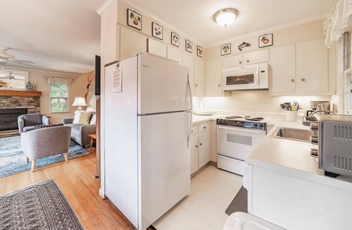 Mirror Lake House | Mirror Lake Retreat - Walk to Town!