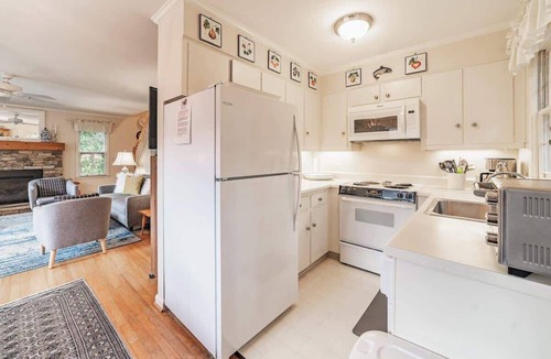 Mirror Lake Ski Chalet | Mirror Lake Retreat | Walk to Town!