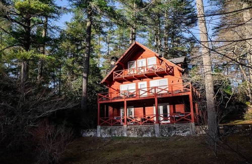 Mirror Lake Ski Chalet | Mirror Lake Retreat | Walk to Town!