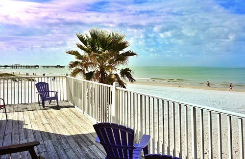 Redington Beach Apartment | Misty Isles Vacation Rentals by TechTravel