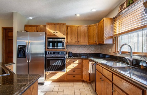 Ashley Oaks House | Misty Lake - Hot Tub+Lake Access+Games+MORE!