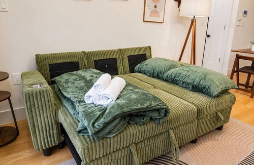 Bushwick Apartment | Mixed Modern Hideaway: Cozy 1BR & Balcony