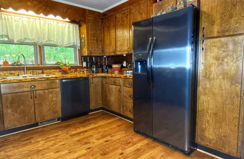 Sylva House | Mnt View Cottage. Calm, comfortable and clean