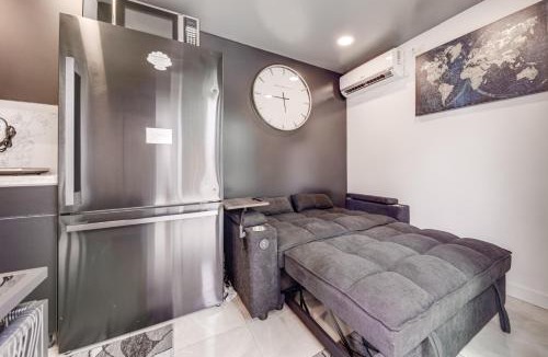 West Park Apartment | Mod Bungalow with Ultra-Private Outdoor Hang Space!