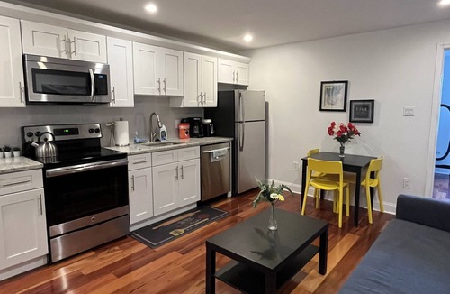 Passyunk Square Apartment | Modern 1 bedroom apartment close to Geno's / pat's, Sports Centers