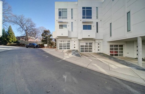 Wesley Heights House | Modern 1-BR Condo—Stylish Stay Near Uptown CLT!
