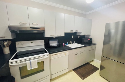 Elkins Park Apartment | Modern 1BR Near Moss Rehab | Monthly Deal