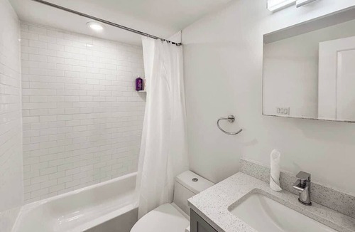 Olde Kensington Apartment | Modern 2 BD | Sleeps 6 | Northern Liberties