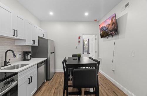 Primos Secane Apartment | Modern 2 bedroom 1 bath unit 2 Near Airport, Xfinity Arena and Eagles Stadium