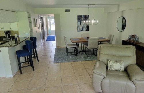 Fountain Lakes Condo | Modern 2 bedroom/2 bath condo with pool, and free golf in delightful Estero.