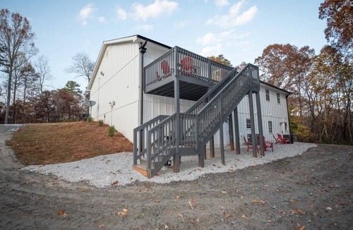 Dawsonville House | Modern 2 bedroom APT 4 bed min FROM Dawnsonville