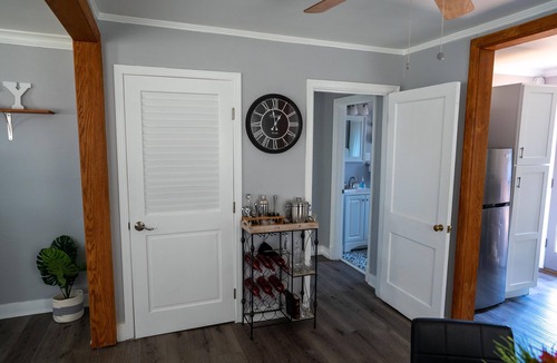 University District House | Modern 2 Bedroom Bungalow in located in Midtown Memphis