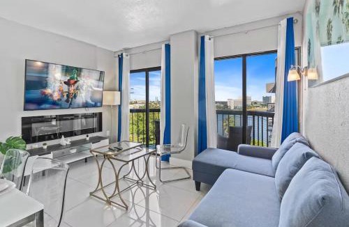 Florida Center Apartment | Modern 2-Bedroom Enclave Condo Retreat