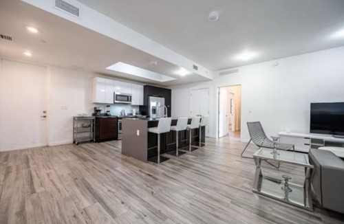 Coconut Grove Apartment | modern 2 bedroom in heart of coconut grove