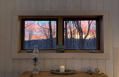 Lansing House | Modern 2-bedroom mountain house in brilliant Lansing
