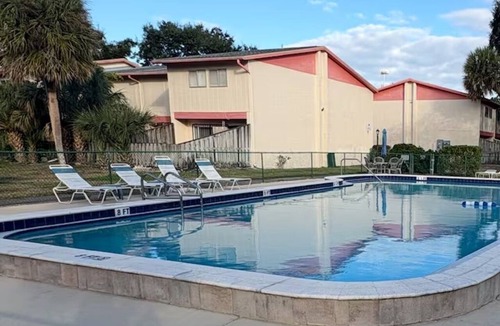 Greater Pinellas Point Condo | Modern 2 Story Condo w/Pool & Free Parking - 10 min Downtown St Petersburg