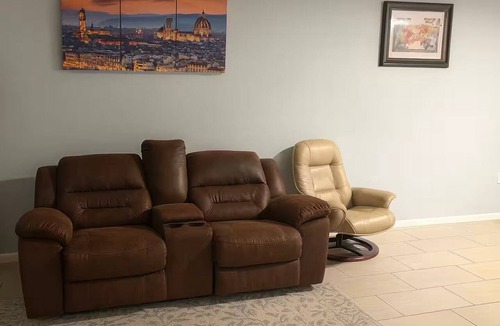 Greater Pinellas Point Condo | Modern 2 Story Condo w/Pool & Free Parking - 10 min Downtown St Petersburg