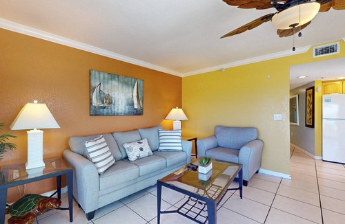 Treasure Island Condo | Modern 2Br/2Ba Beachfront Condo with an Incredible View. Amenities, Pool, Beautiful Beach