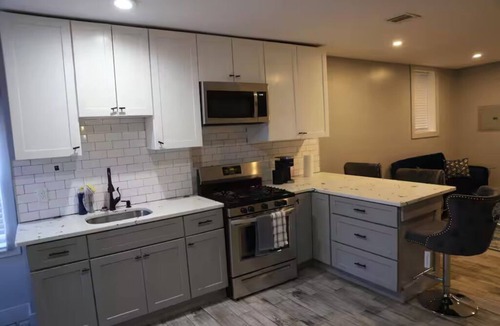 Forest Hill Apartment | Modern 2BR Apt , 10 Mins to EWR & Easy NYC Train Access