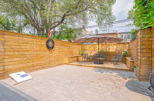 Ocean Hill Apartment | Modern 2BR & Basement Brooklyn Stay and Backyard