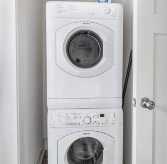 Ponderosa - Wingate Apartment | Modern 2BR Big City Feel | Pets+, Parking+