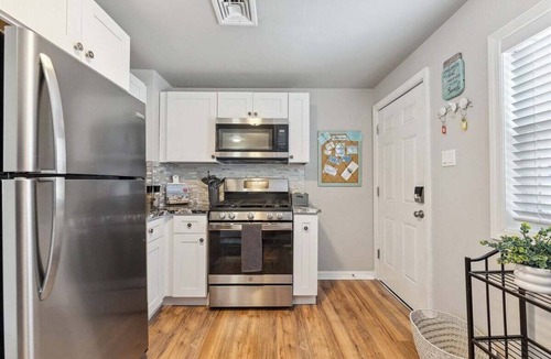 Wildwood Crest Condo | Modern 2BR Condo with Deck Short Walk to Beach!