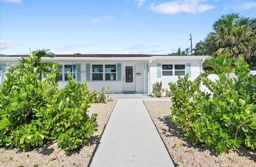 Poiciana Park II House | Modern 2BR-Hot Tub/Pergola/Games